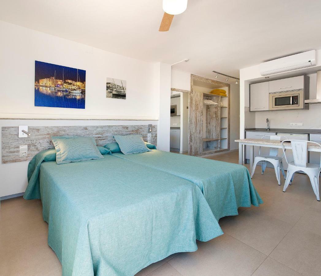 Playa Bella Apartments Sant Antoni de Portmany Oda fotoğraf